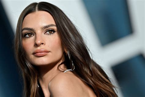 sex emily ratajkowski|Emily Ratajkowski Gives Her Opinion About Sex on the First Date.